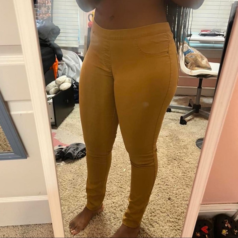 Very cute tan ish pants❤️
#pants #cutepants #jeans #stylishjeans #cutejeans